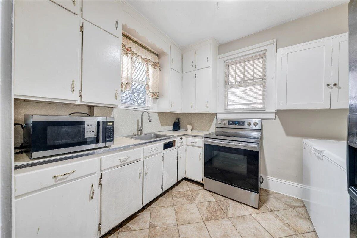 715 Highland AVE SE - Photo 14