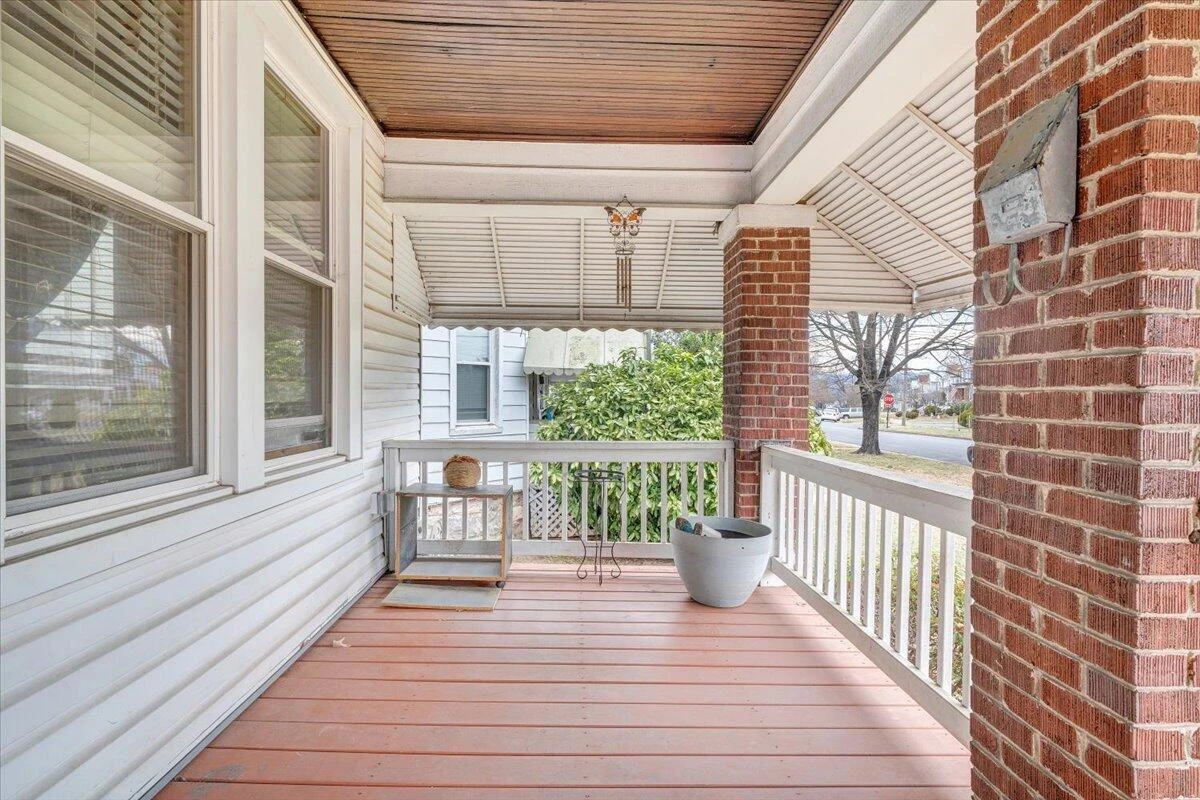 715 Highland AVE SE - Photo 2