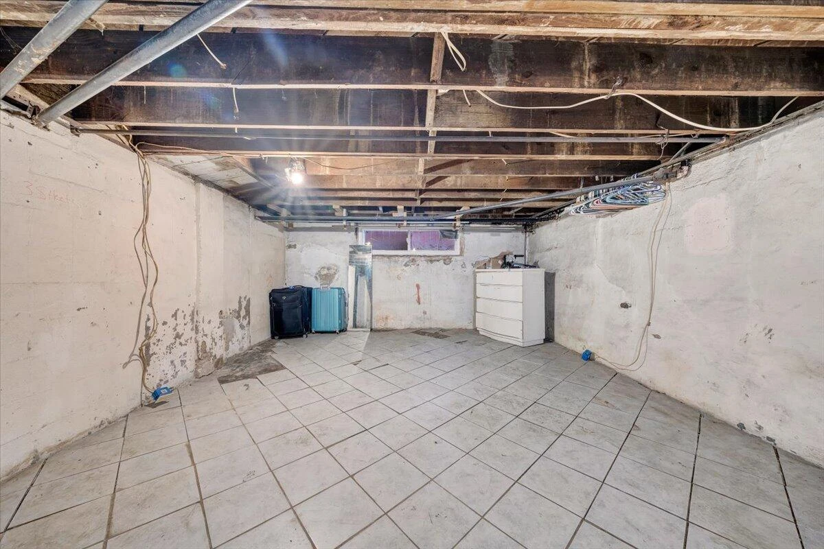 715 Highland AVE SE - Photo 39