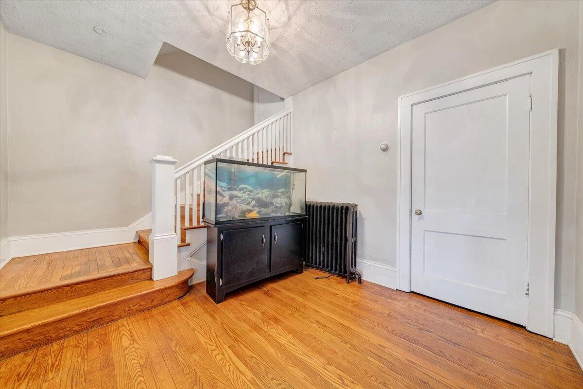 715 Highland AVE SE - Photo 4
