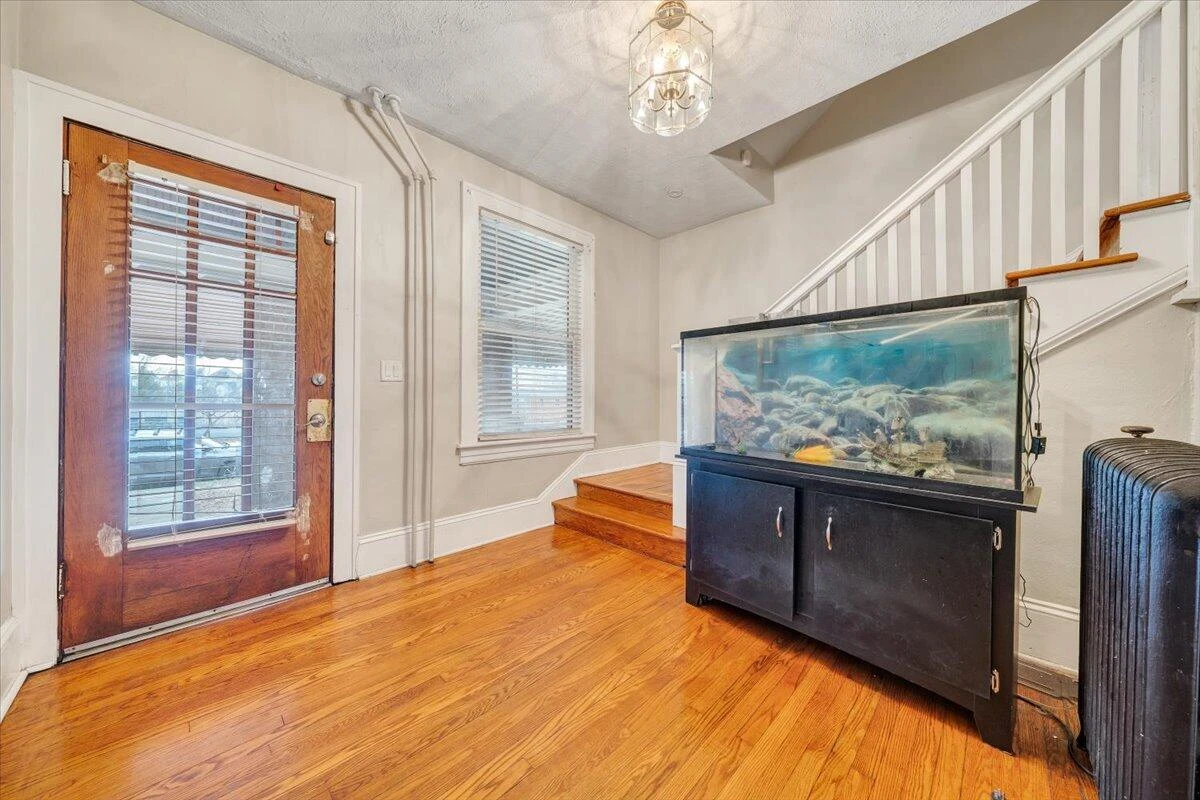 715 Highland AVE SE - Photo 5