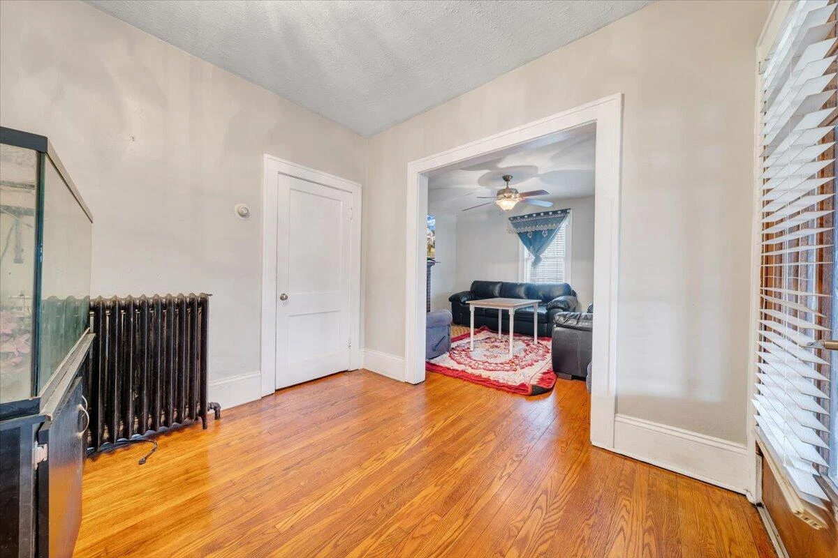 715 Highland AVE SE - Photo 6
