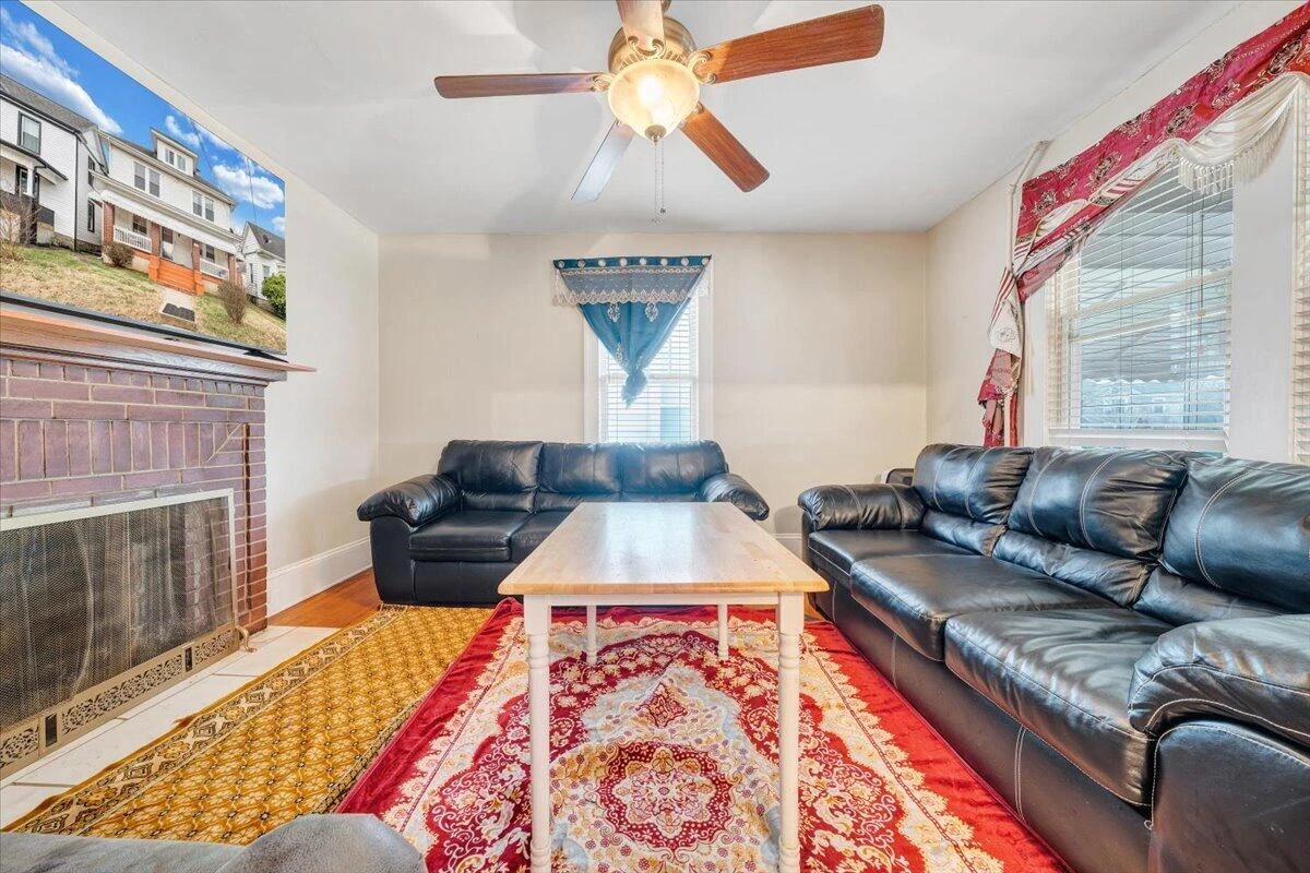715 Highland AVE SE - Photo 8