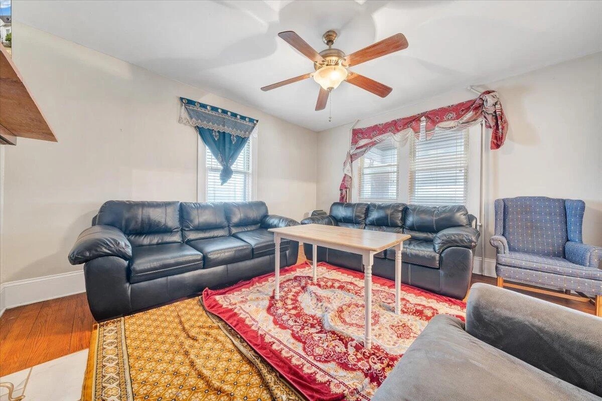 715 Highland AVE SE - Photo 9