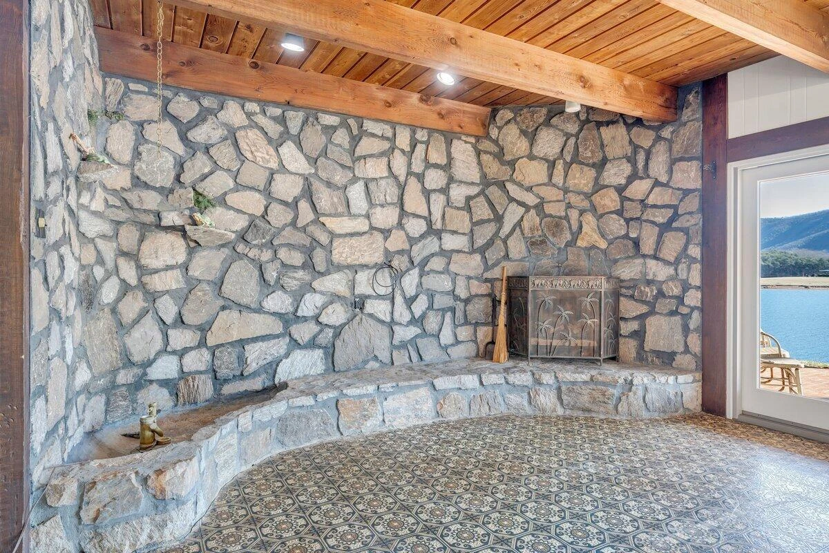 188 Hardy CT - Photo 17
