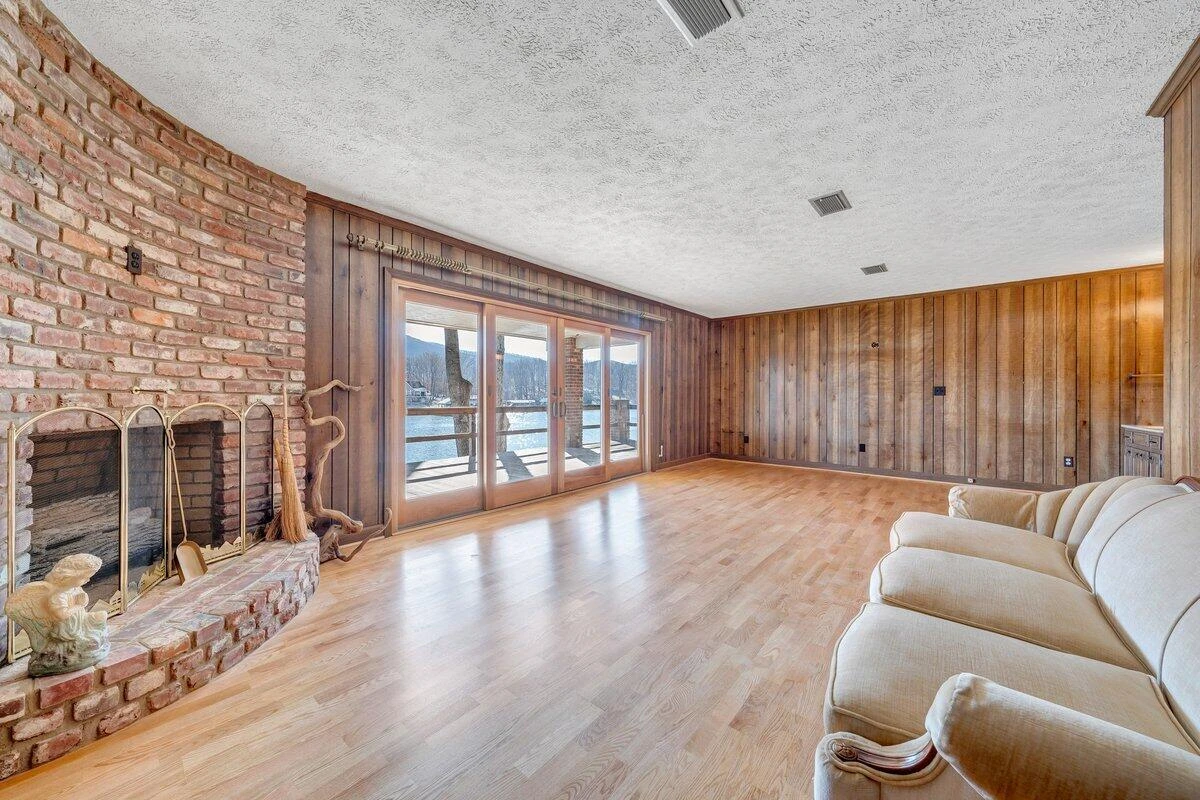 188 Hardy CT - Photo 40