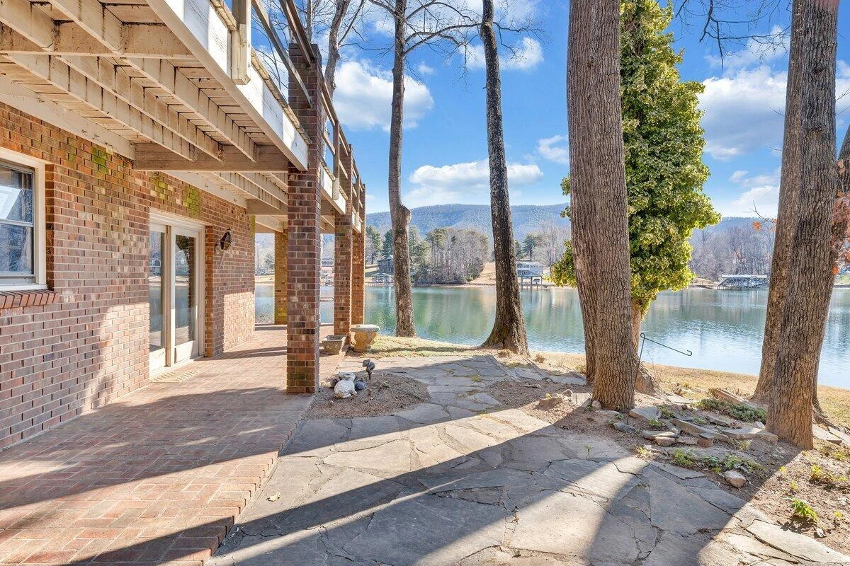 188 Hardy CT - Photo 5
