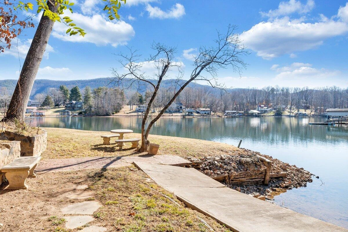 188 Hardy CT - Photo 6