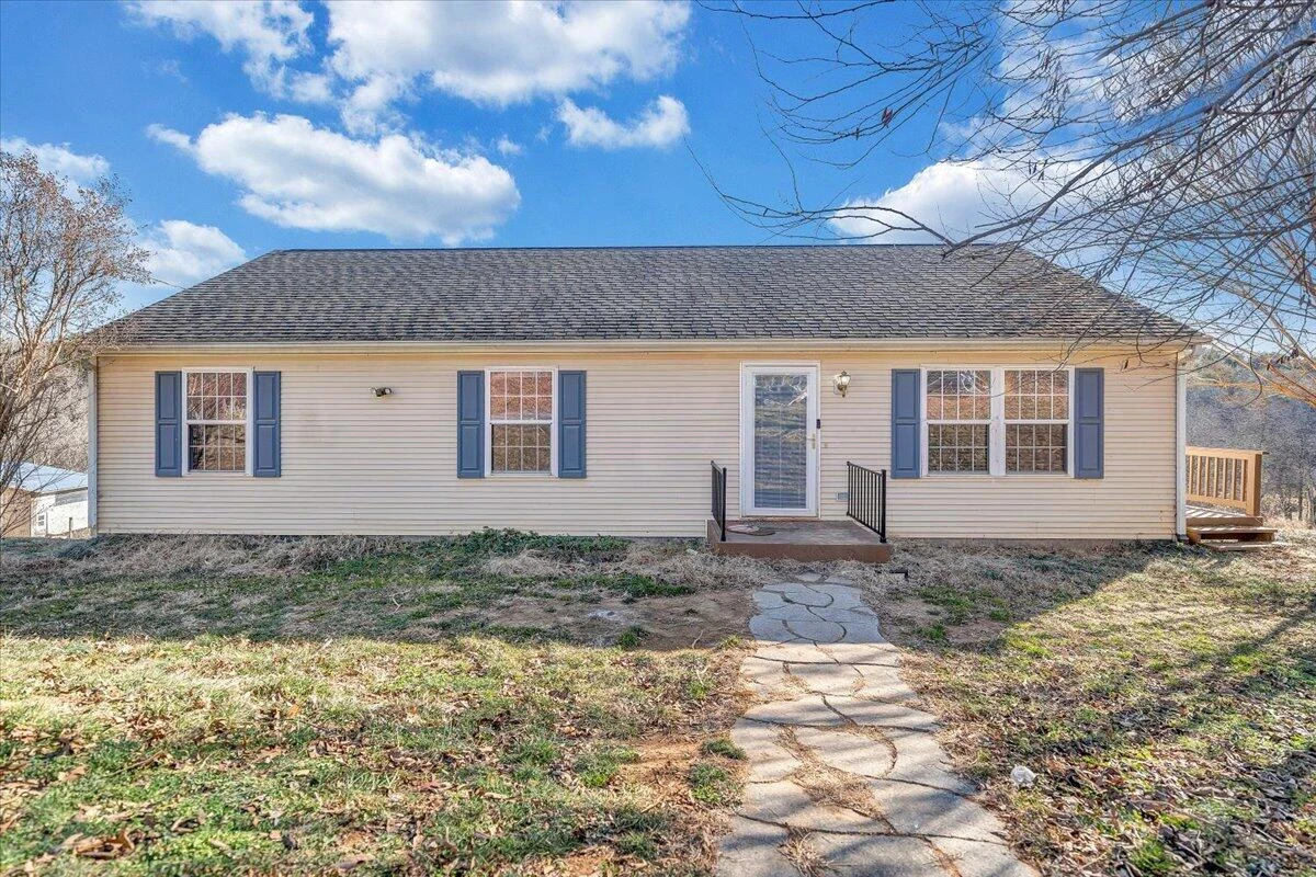 3416 Mount Pleasant BLVD - Photo 2