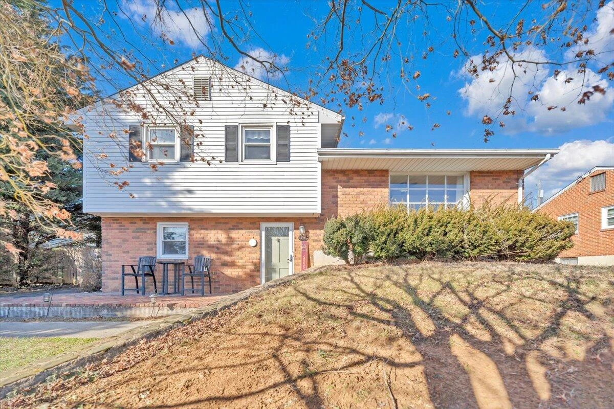 1511 W Carrollton AVE