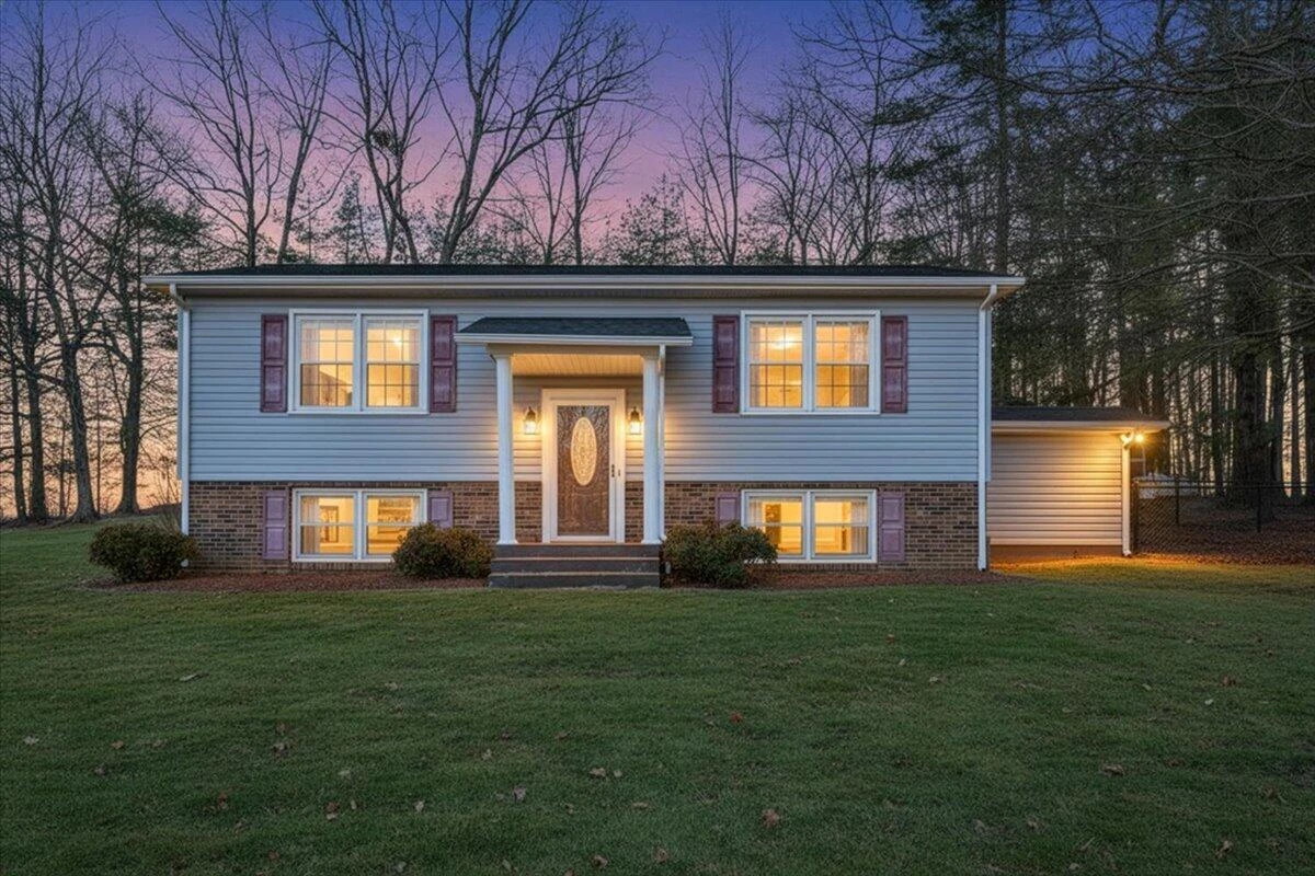 105 Forest Hill LN