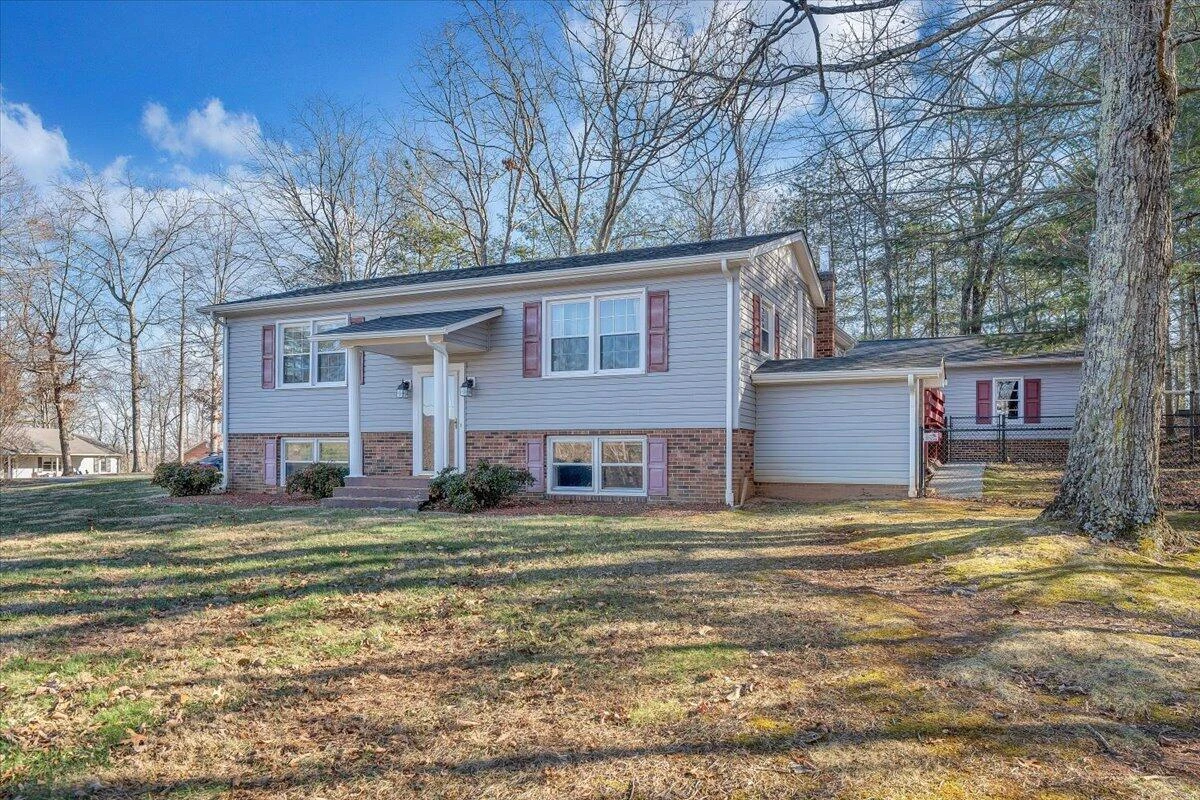 105 Forest Hill LN - Photo 2