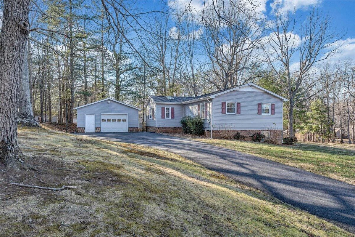 105 Forest Hill LN - Photo 3