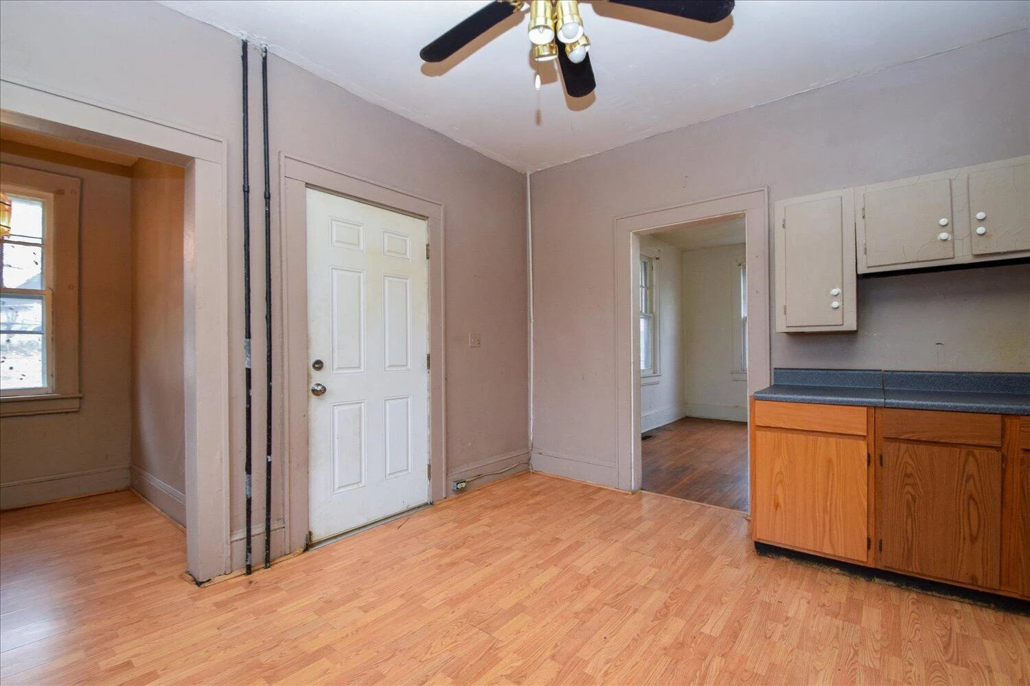 915 Lafayette BLVD NW - Photo 11