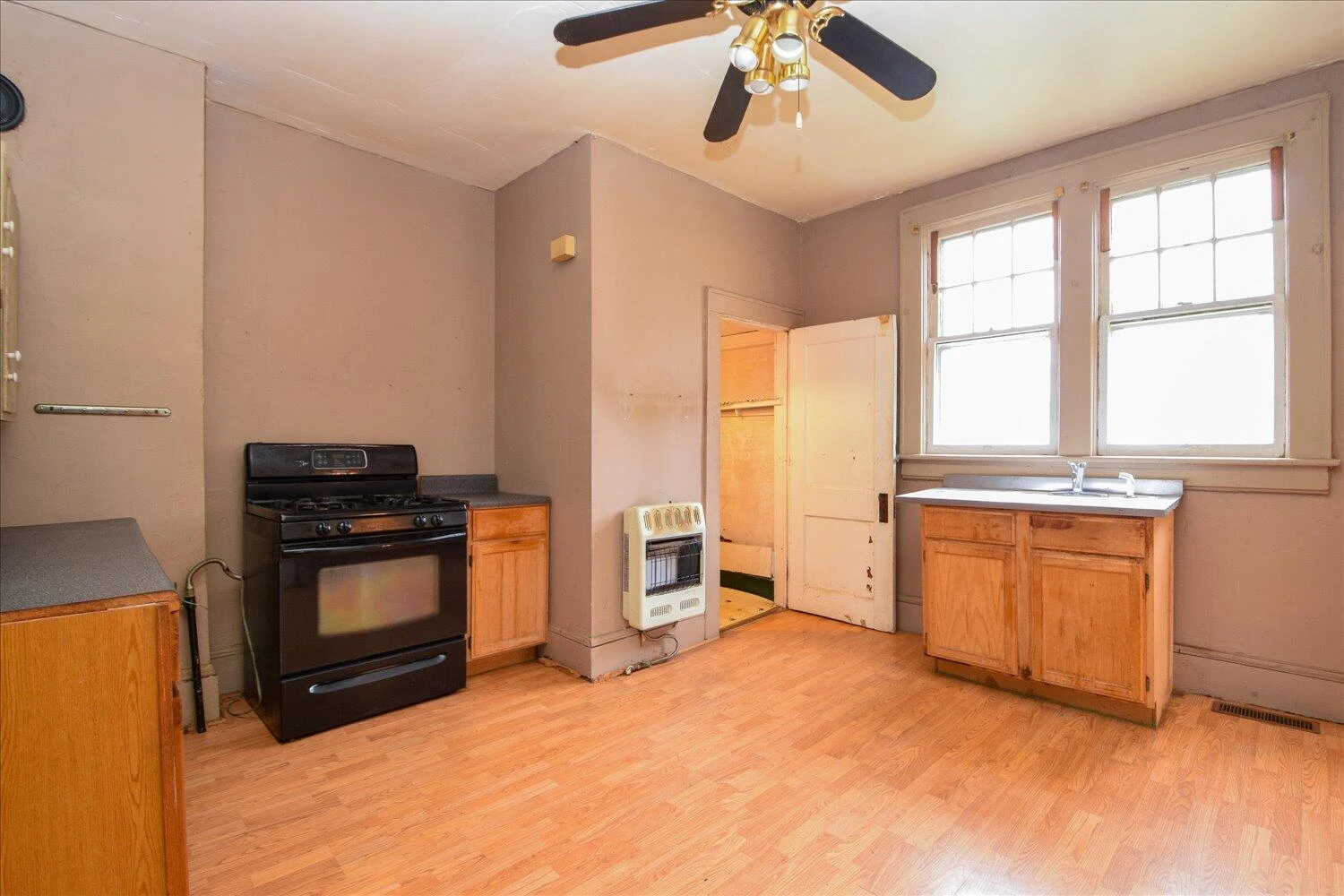915 Lafayette BLVD NW - Photo 12