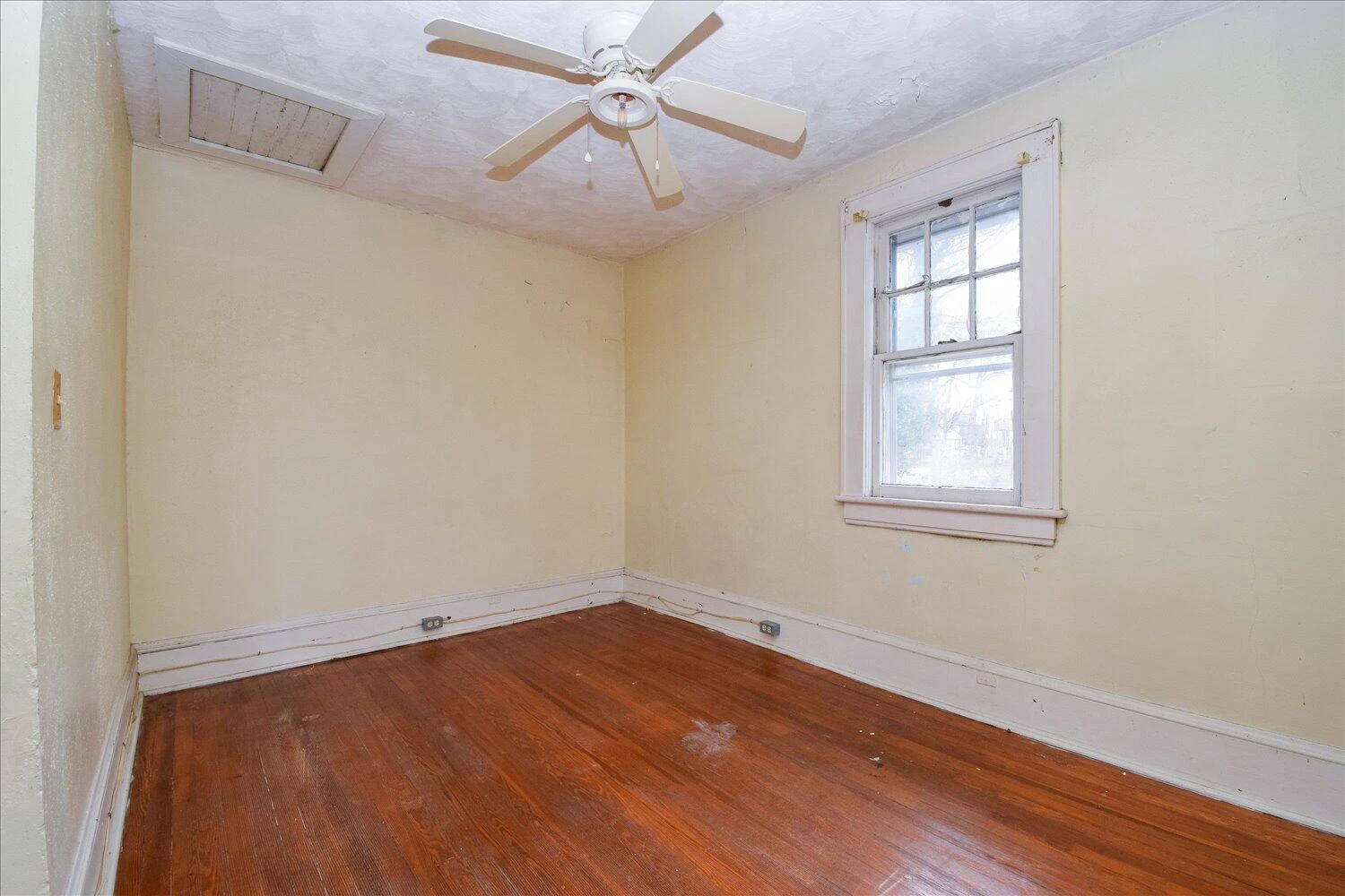 915 Lafayette BLVD NW - Photo 17