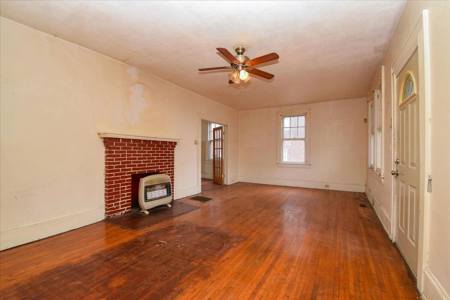 915 Lafayette BLVD NW - Photo 5