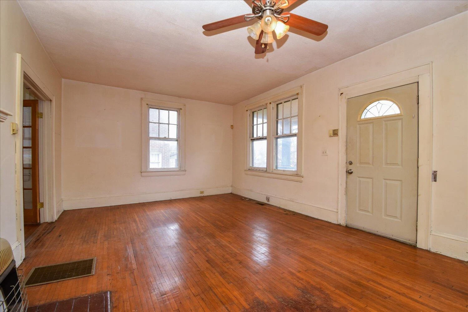 915 Lafayette BLVD NW - Photo 6