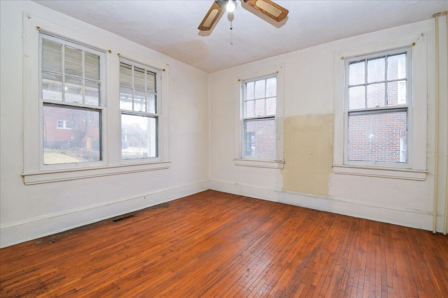 915 Lafayette BLVD NW - Photo 7