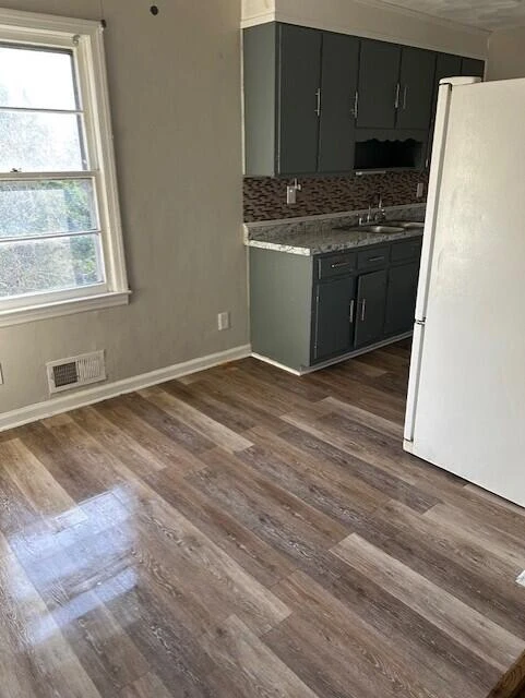 726 Elizabeth AVE - Photo 2
