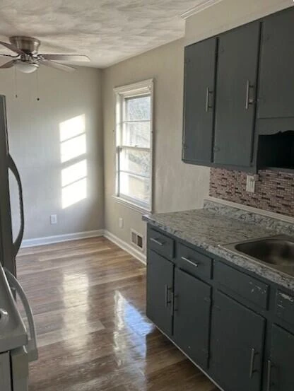 726 Elizabeth AVE - Photo 4