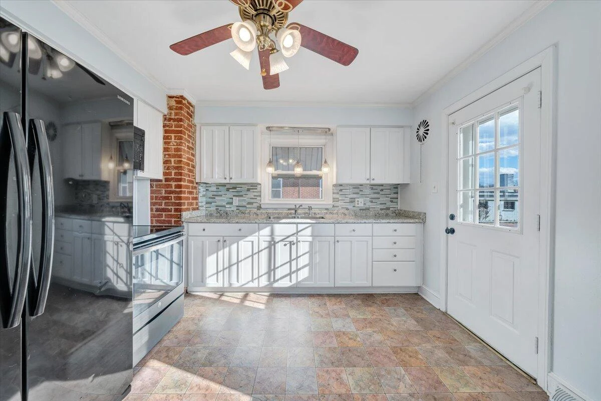 2346 Berkley AVE SW - Photo 14