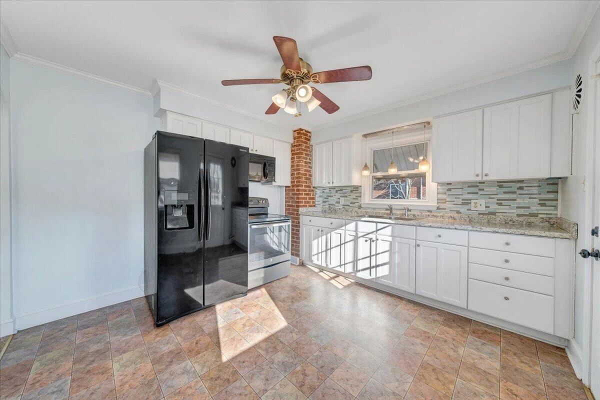 2346 Berkley AVE SW - Photo 16