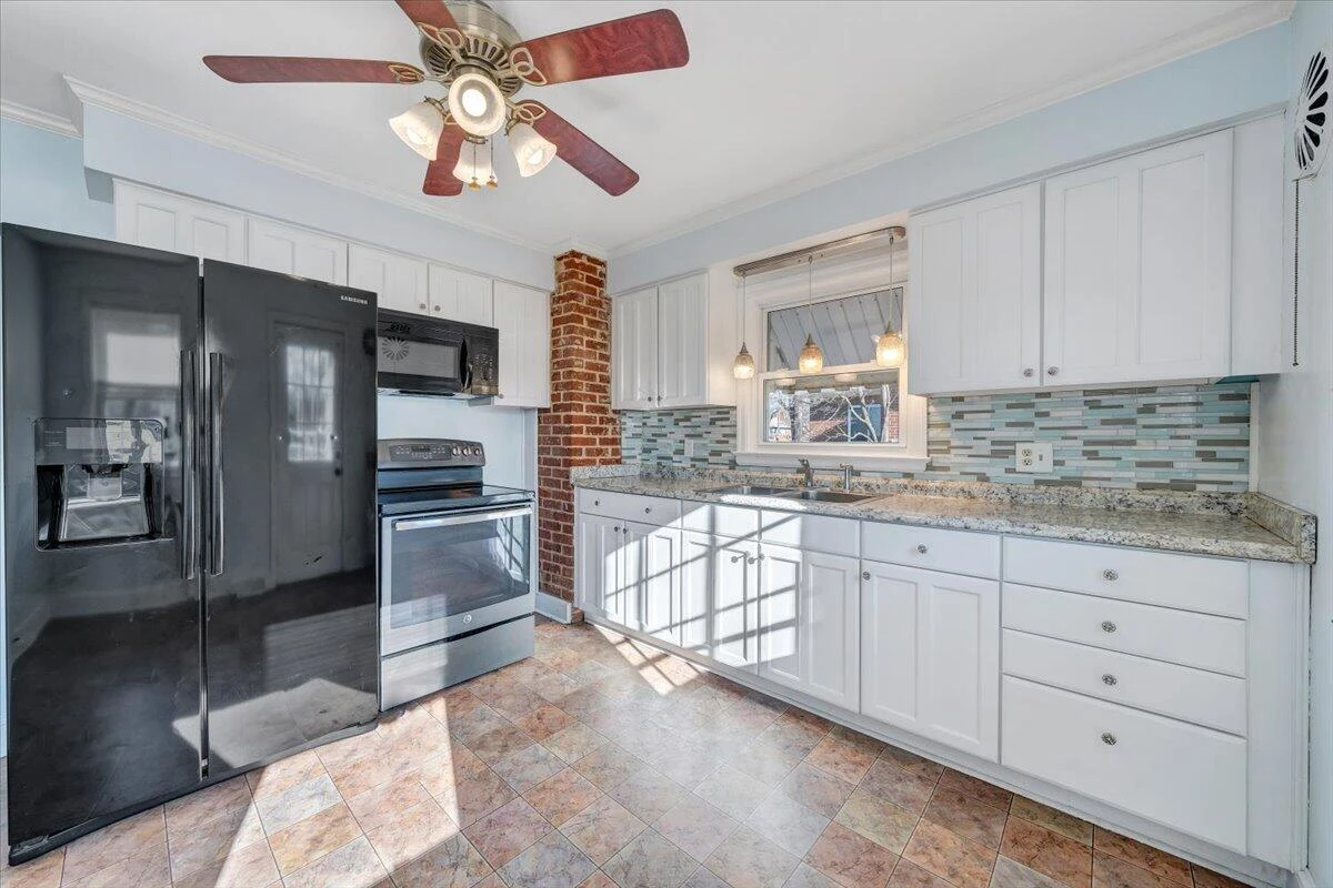 2346 Berkley AVE SW - Photo 17
