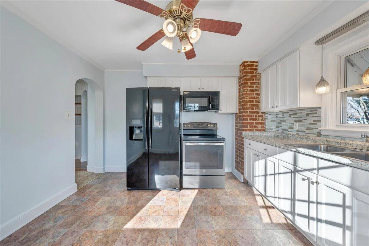 2346 Berkley AVE SW - Photo 18