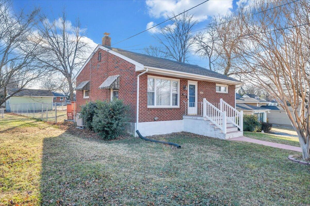 2346 Berkley AVE SW - Photo 2