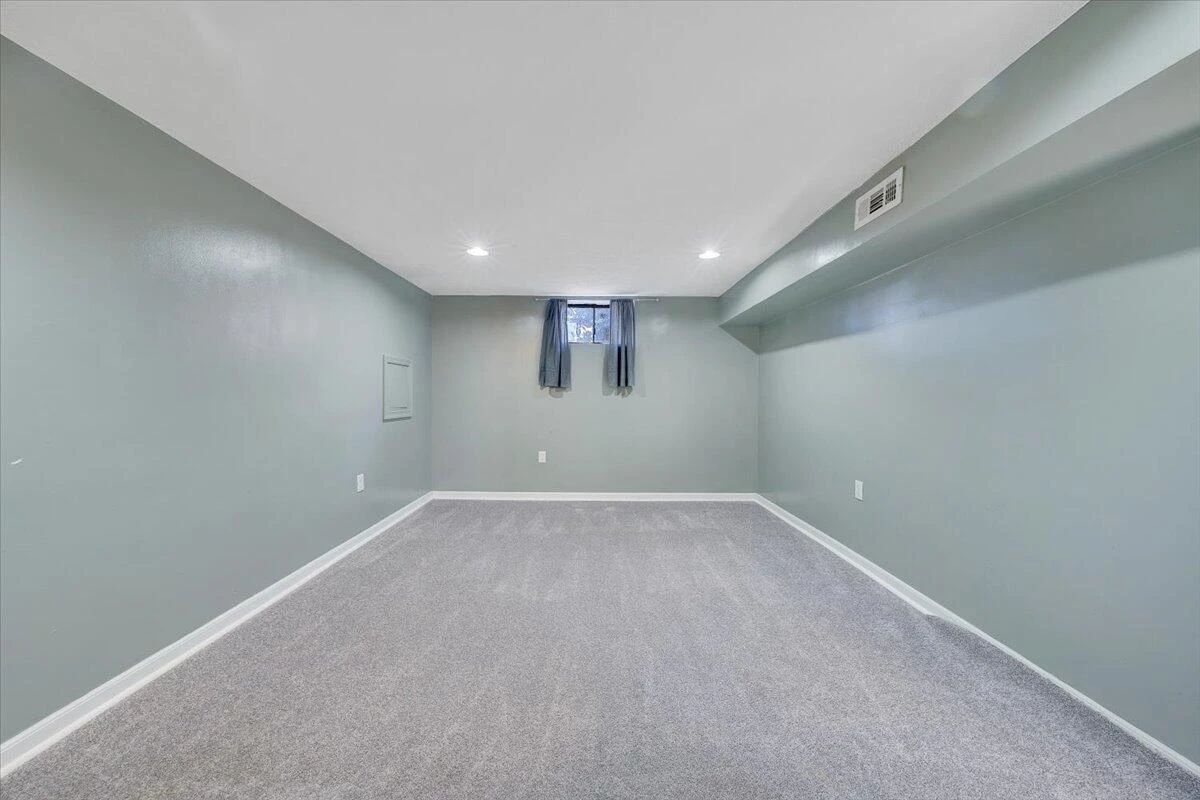 2346 Berkley AVE SW - Photo 27