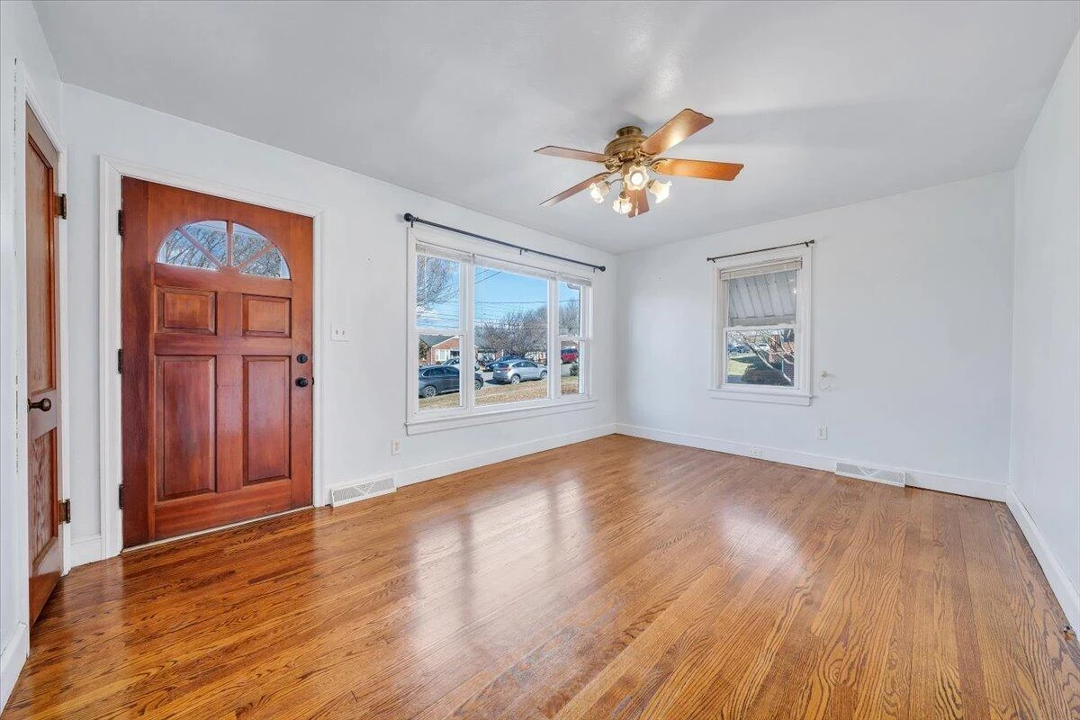 2346 Berkley AVE SW - Photo 5