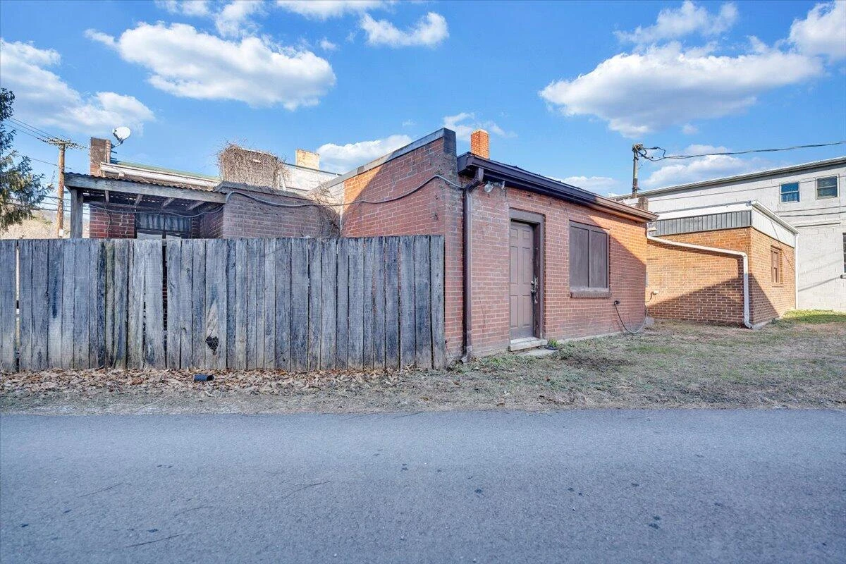 630 Lowe ST - Photo 7