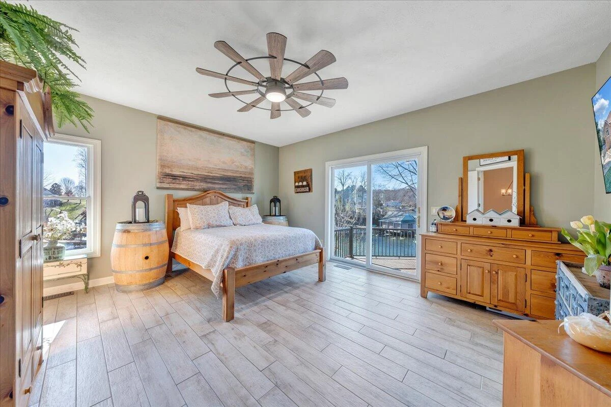 137 Ventnor AVE - Photo 25