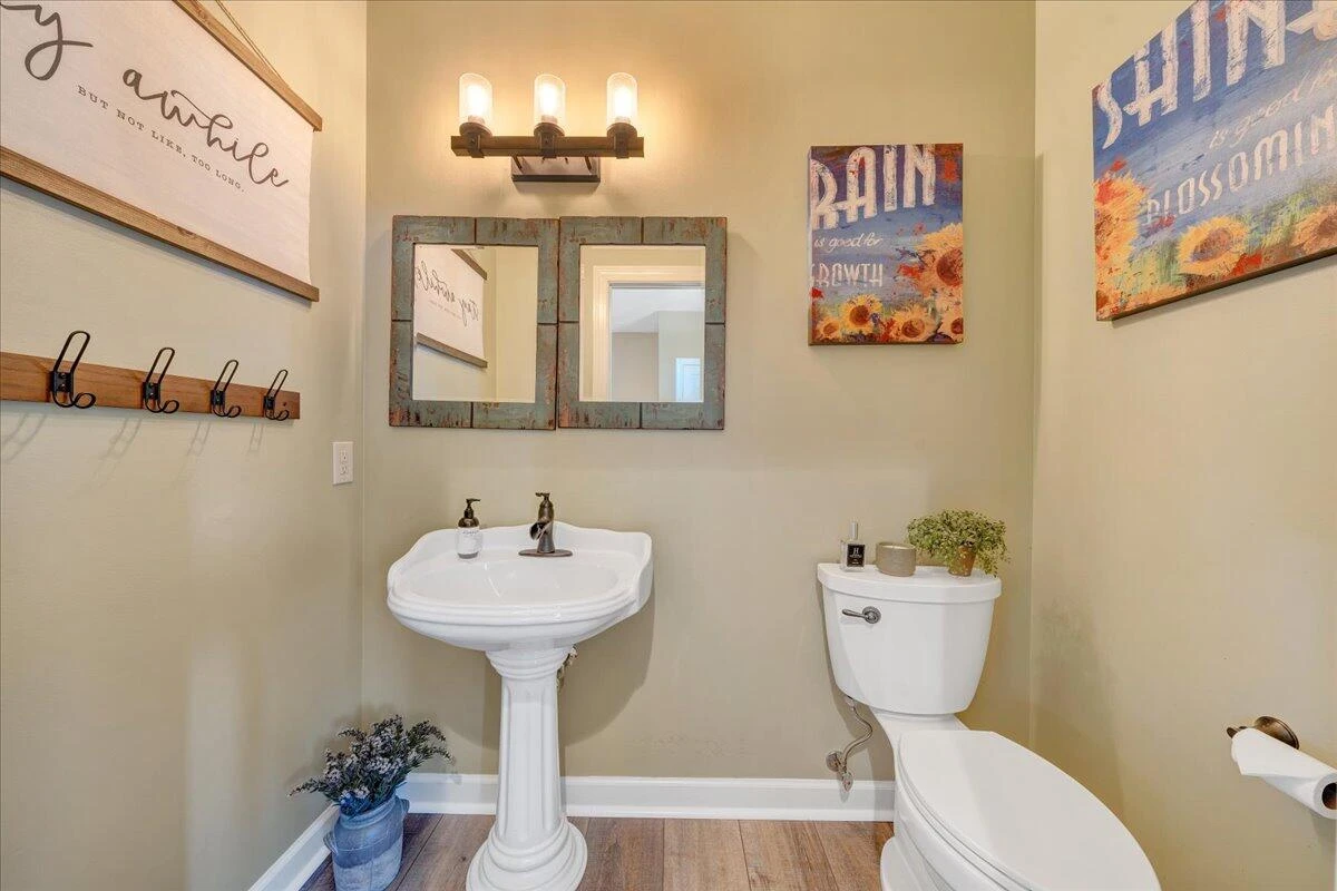 137 Ventnor AVE - Photo 33