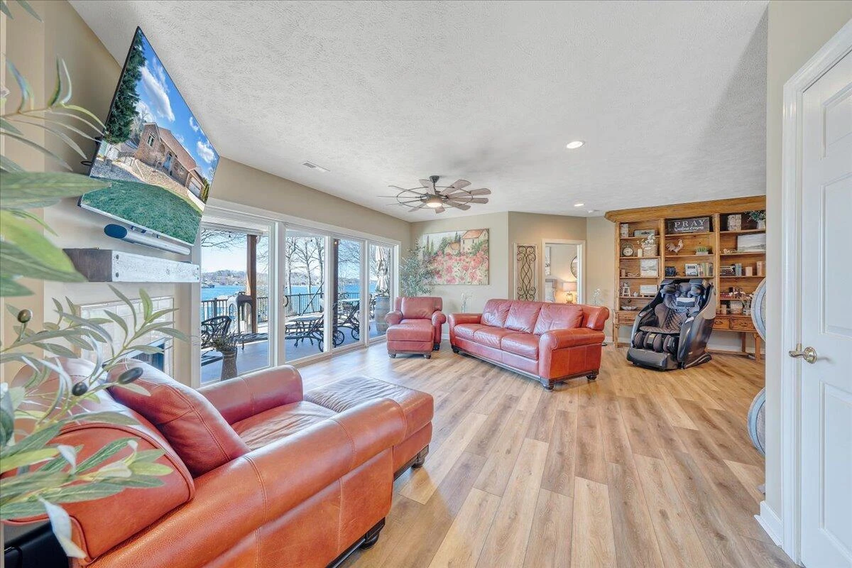 137 Ventnor AVE - Photo 36