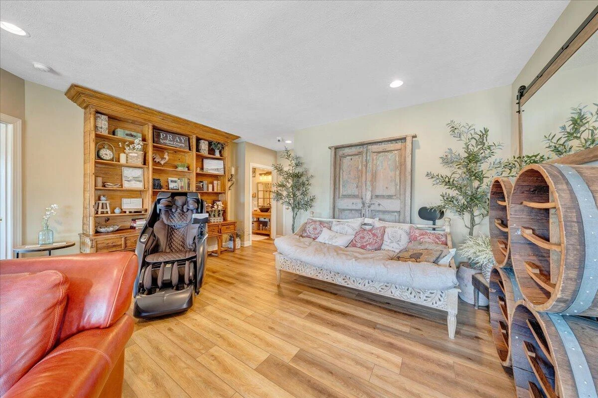 137 Ventnor AVE - Photo 37