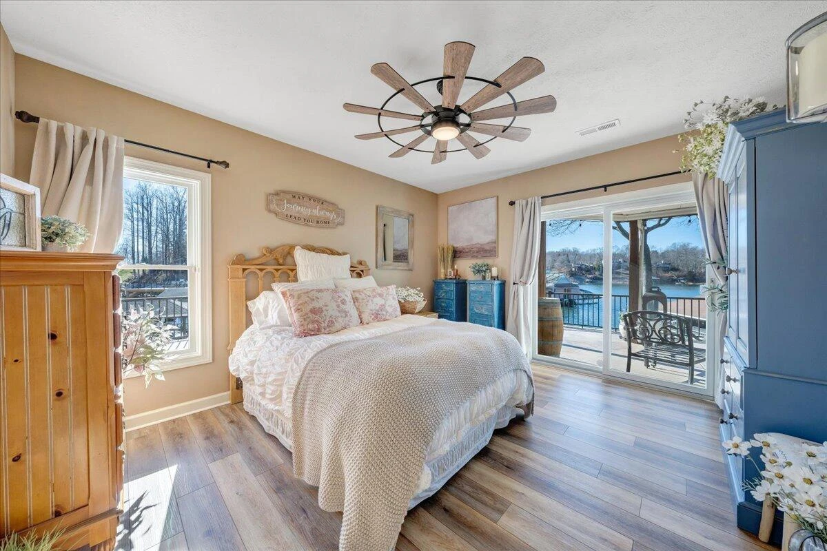 137 Ventnor AVE - Photo 38