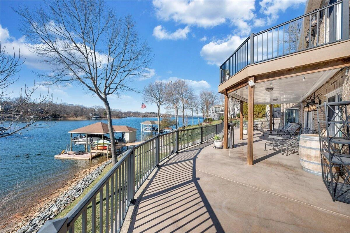 137 Ventnor AVE - Photo 46