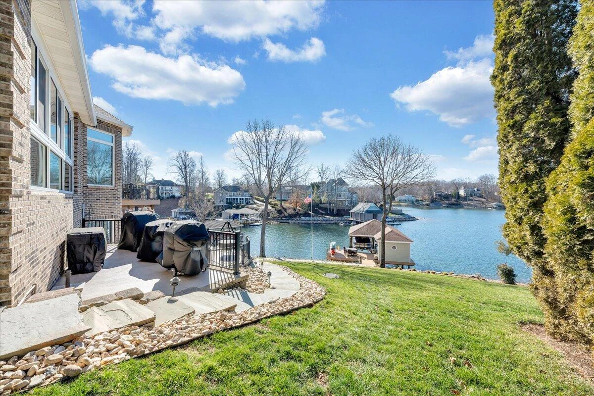 137 Ventnor AVE - Photo 48