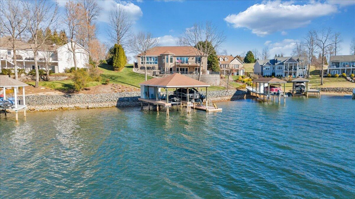 137 Ventnor AVE - Photo 8