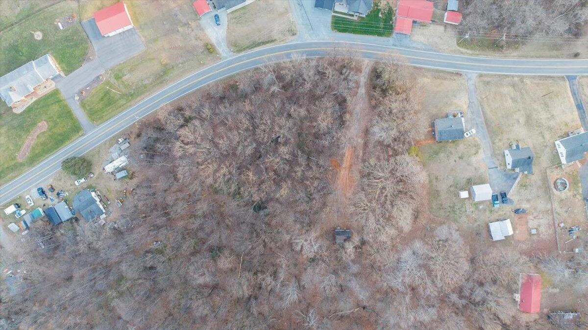 585 Doe Run RD - Photo 2