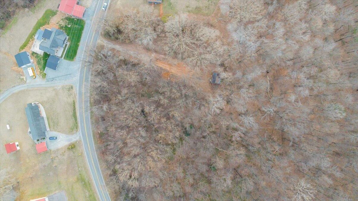 585 Doe Run RD - Photo 4