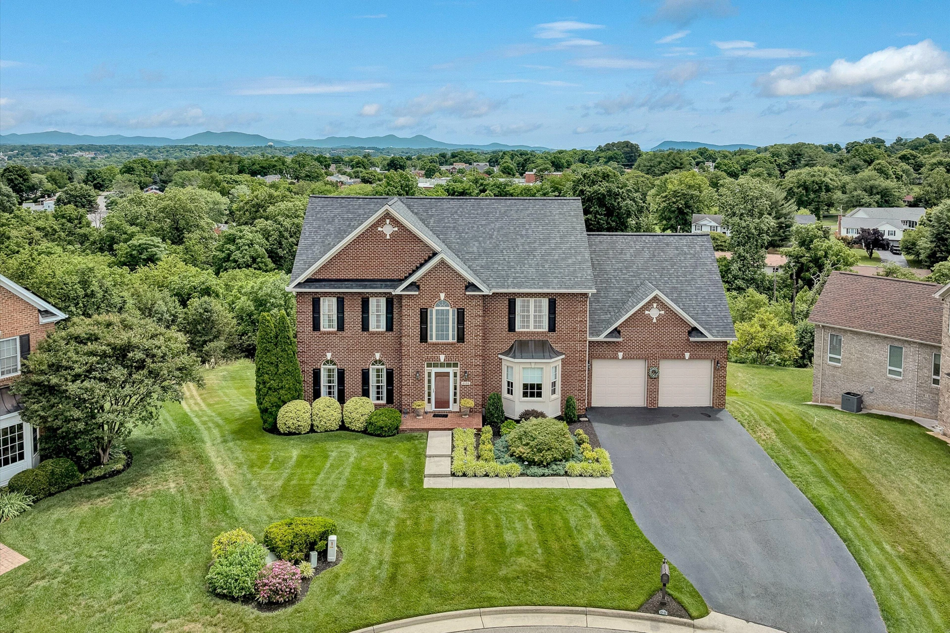 2120 River Oaks DR