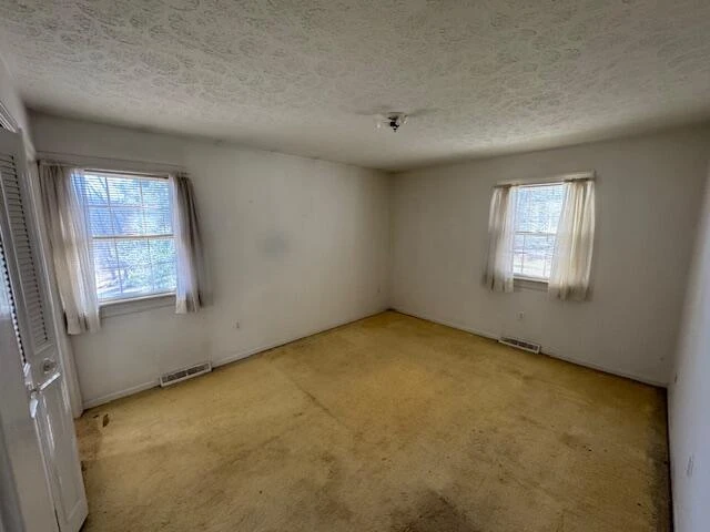 404 Robin DR - Photo 8