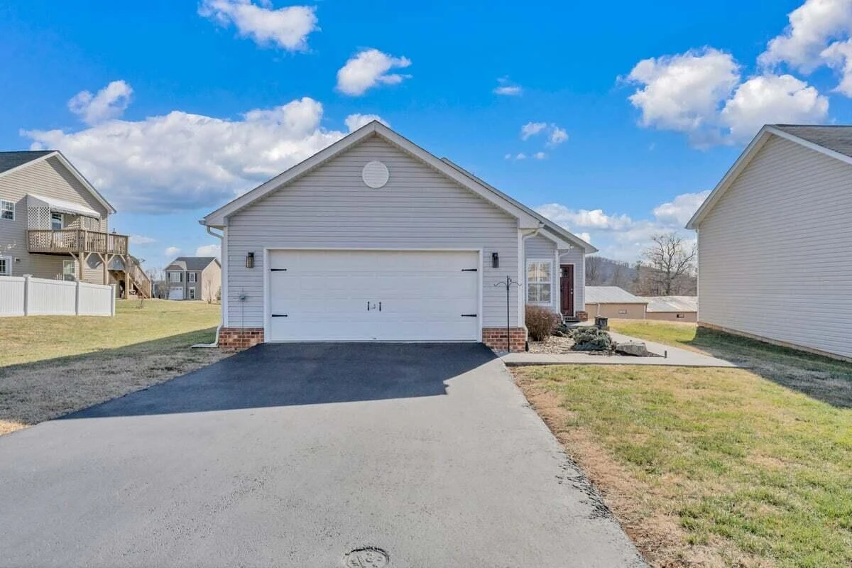 2615 QUEENS WAY - Photo 2