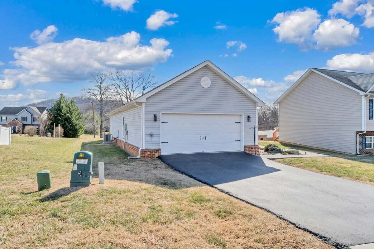 2615 QUEENS WAY - Photo 3