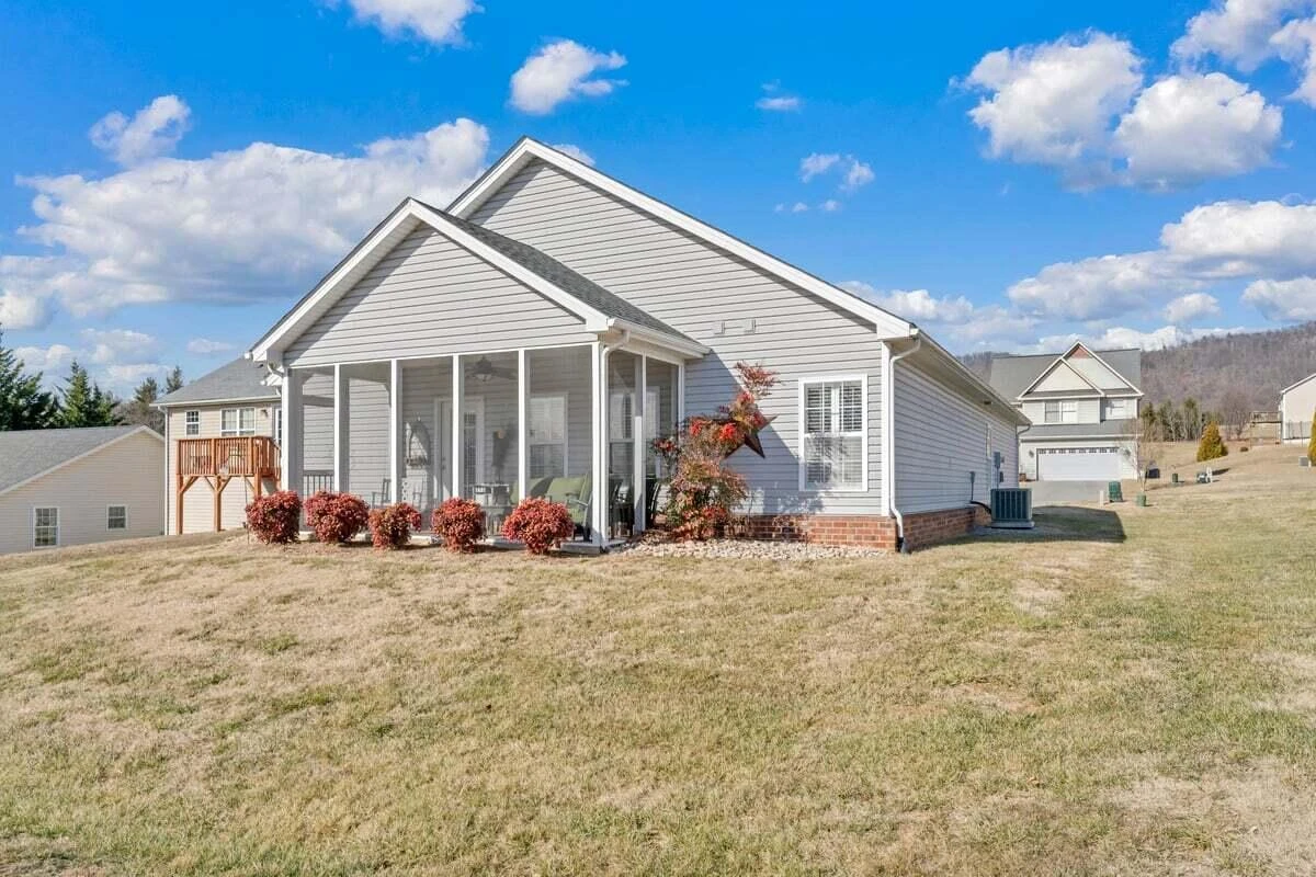 2615 QUEENS WAY - Photo 38