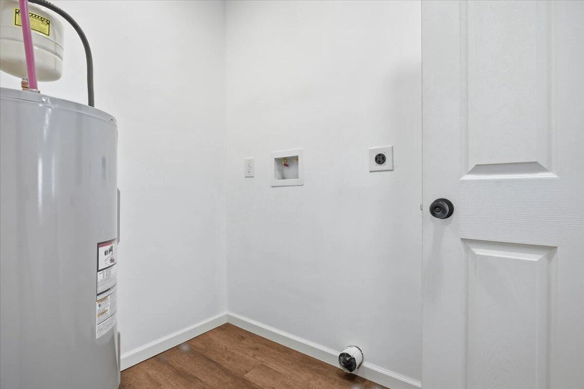 1326 Gilmer AVE NW - Photo 17