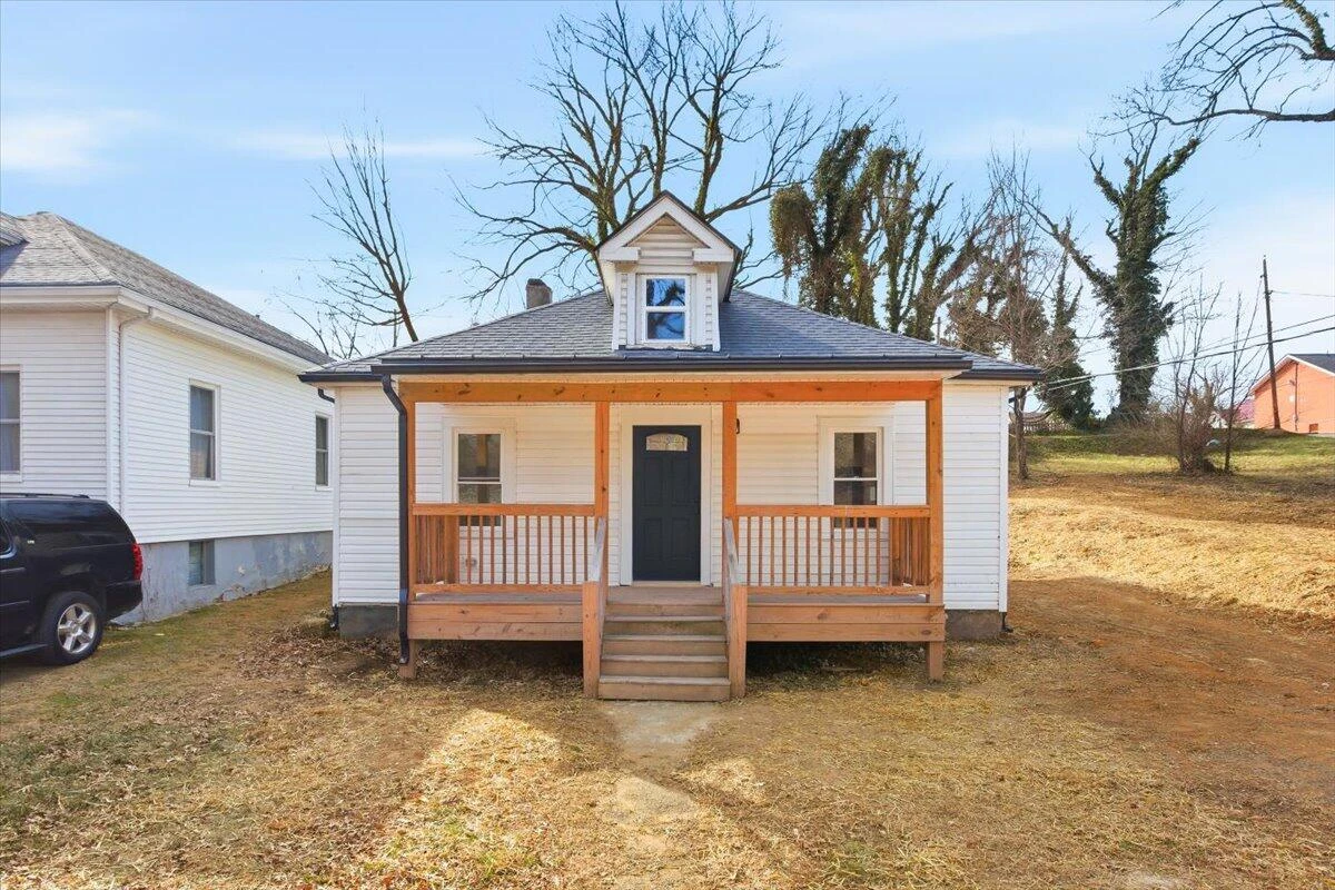 1326 Gilmer AVE NW - Photo 2